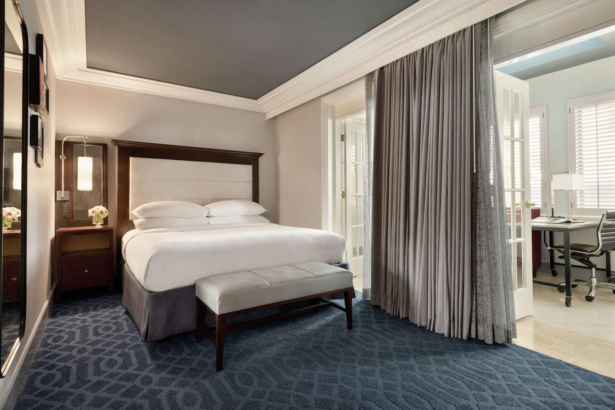Hilton Checkers Los Angeles Exterior photo