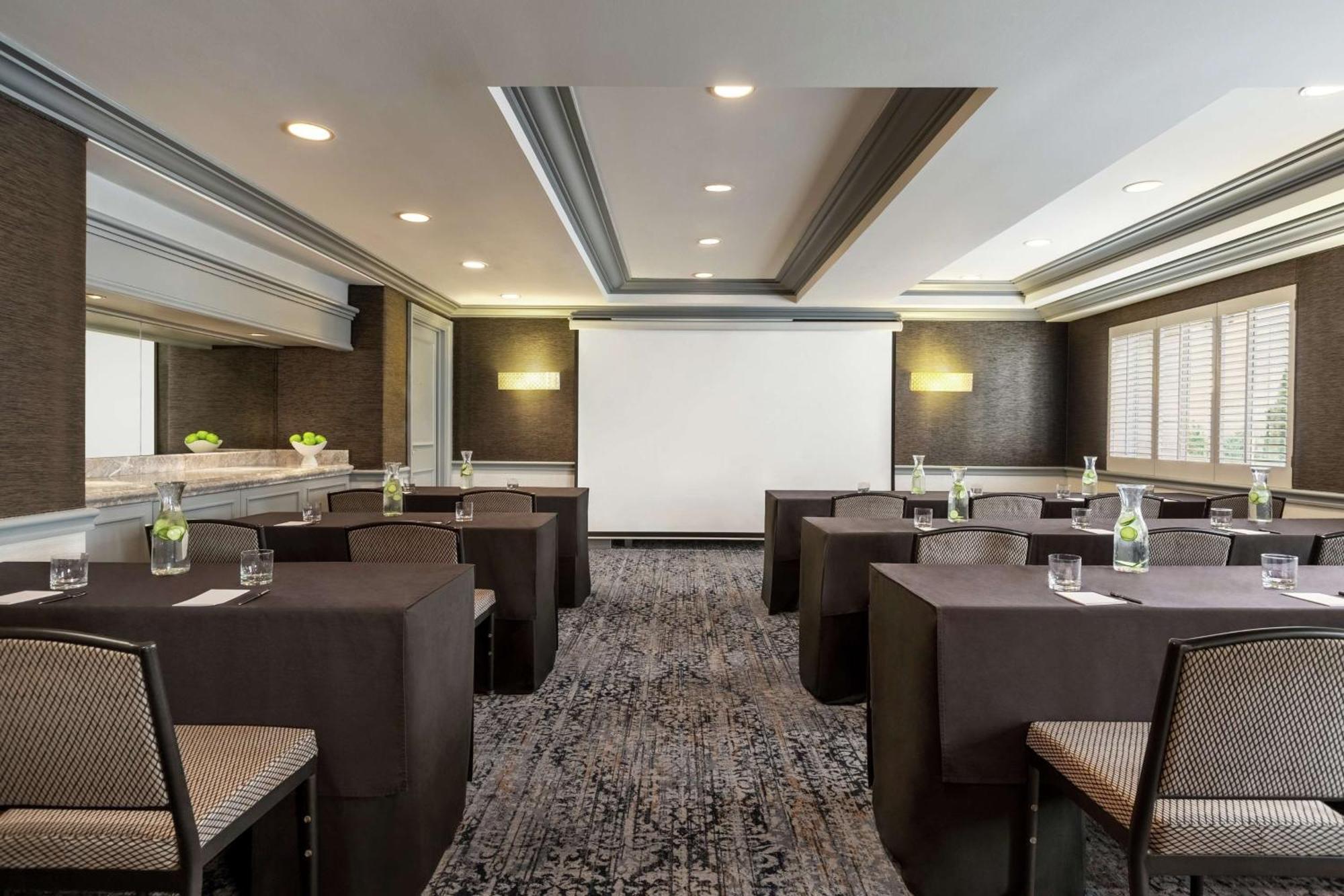 Hilton Checkers Los Angeles Exterior photo