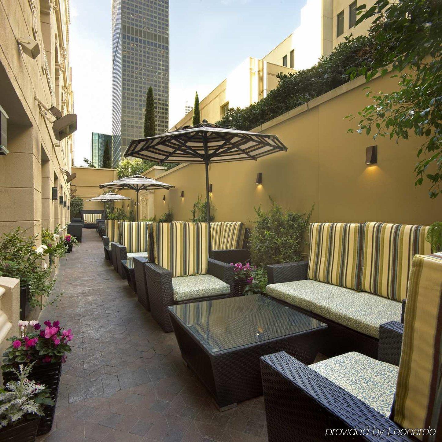 Hilton Checkers Los Angeles Interior photo